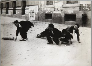 最寄りの避難所まで走る 作： Unbekannt Unbekannt